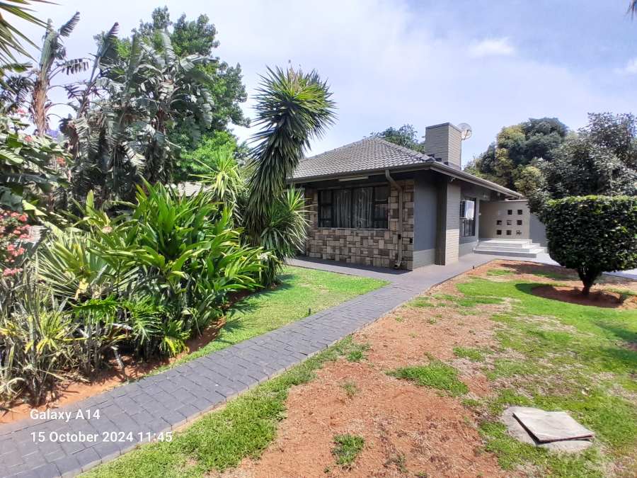 6 Bedroom Property for Sale in Protea Park North West